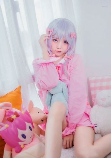 年轻的女闺蜜hd