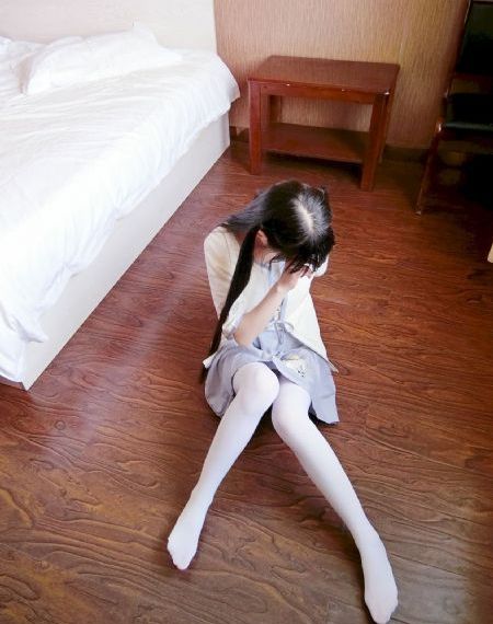 校阅女孩河野悦子